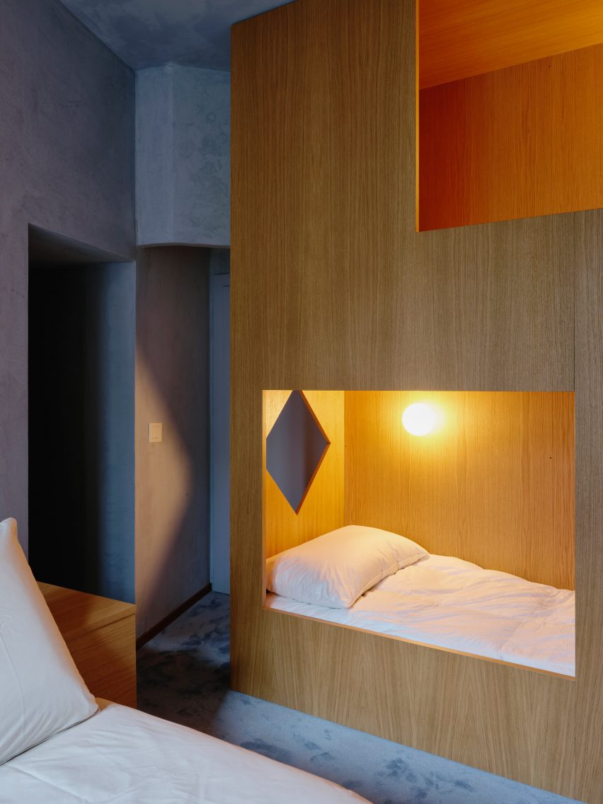Bunk bed in Co.arch Studio apartment renovation in Mario Galvagni's Giomein