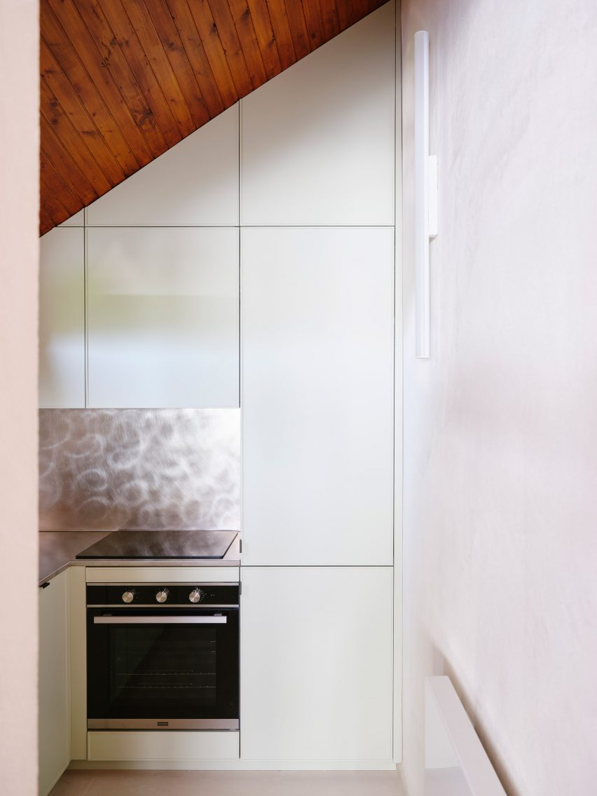 Kitchen in Co.arch Studio apartment renovation in Mario Galvagni's Giomein