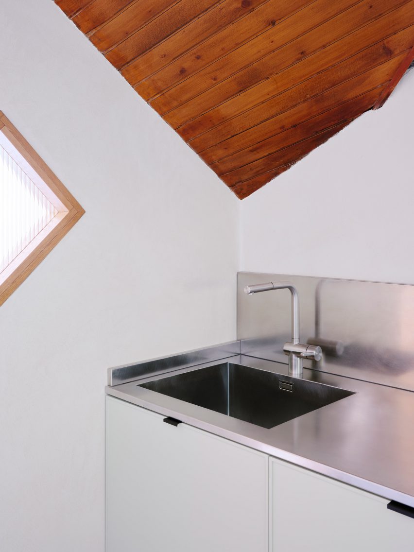 Sink in Co.arch Studio apartment renovation in Mario Galvagni's Giomein