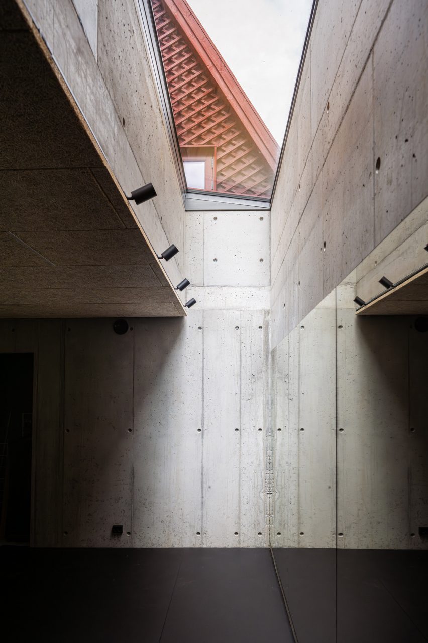 Skylight illuminating underground passageway