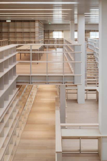 Espace Gabrielle Chanel library by Kazunari Sakamoto