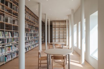 Espace Gabrielle Chanel library by Kazunari Sakamoto