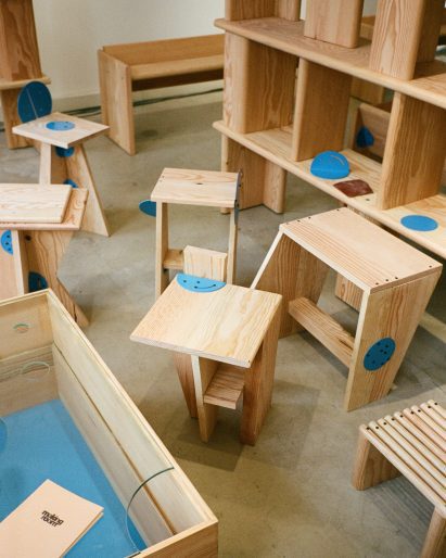 Andu Masebo's blue plates make it easy for anyone to build furniture