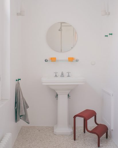 Colourful accents in the bathroom