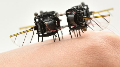 Bee-size robot