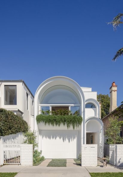 Moon House in Sydney, Australia by James Garvan Architecture