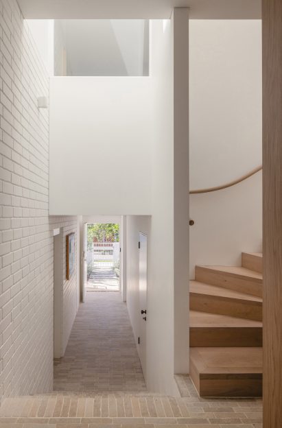 Moon House in Sydney, Australia by James Garvan Architecture