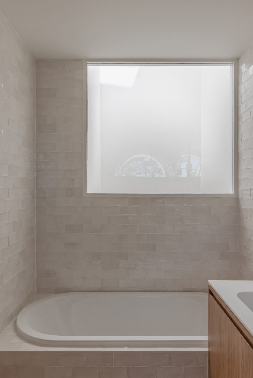 Moon House in Sydney, Australia by James Garvan Architecture