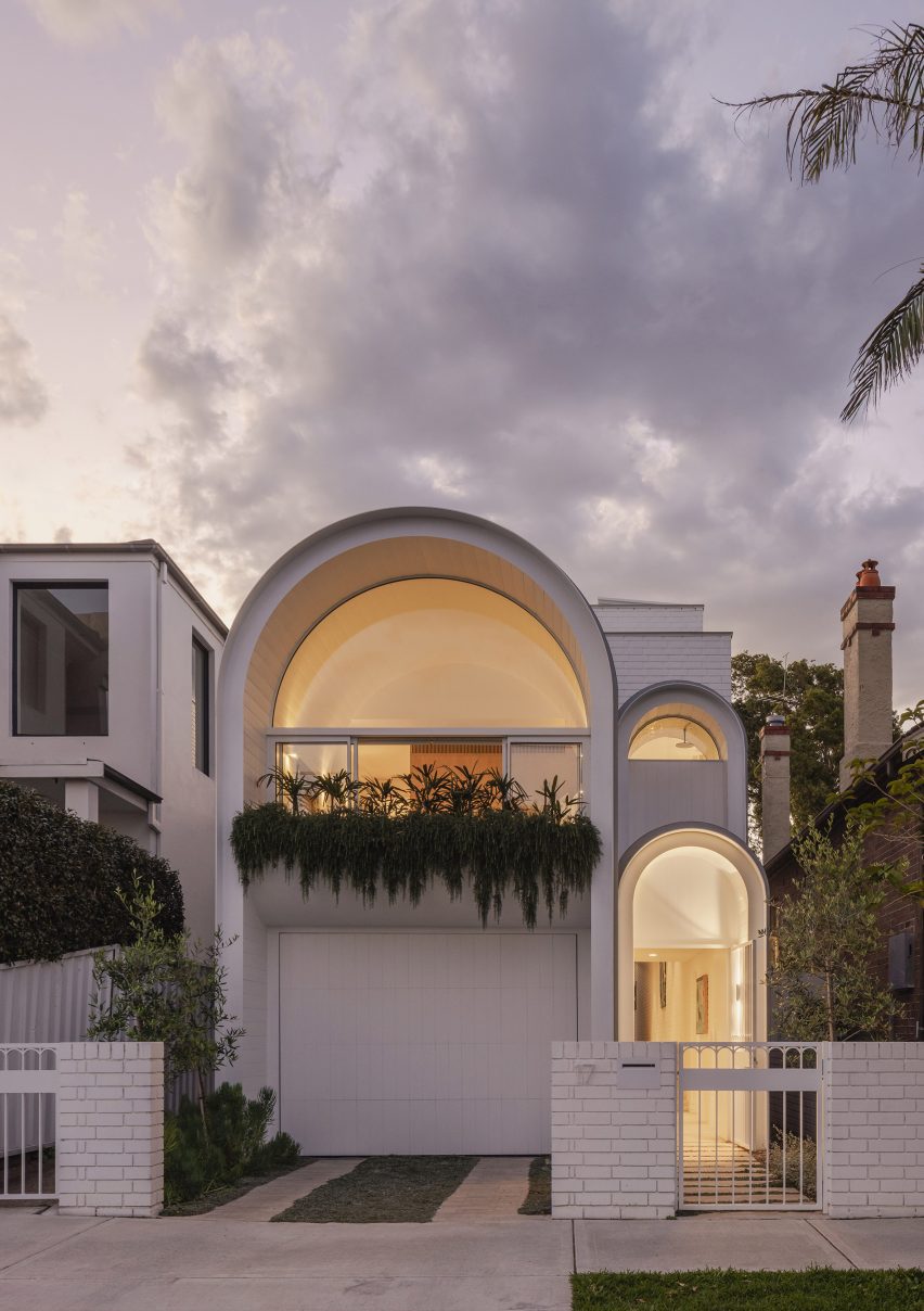 Moon House in Sydney, Australia by James Garvan Architecture