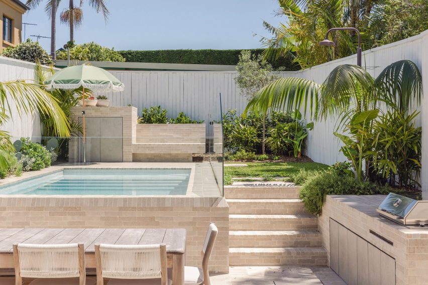 Moon House in Sydney, Australia by James Garvan Architecture