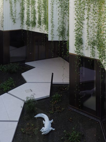 Sunken courtyard by Mecanoo