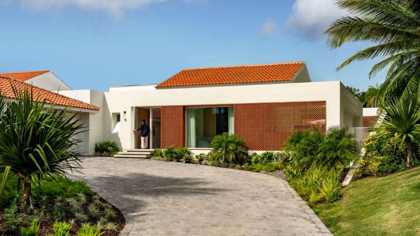 Paul Raff taps into Puerto Rico’s “architectural roots” for house renovation