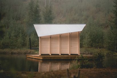 Lake sauna by Rabagast Studio