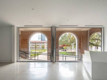 Mirrored column