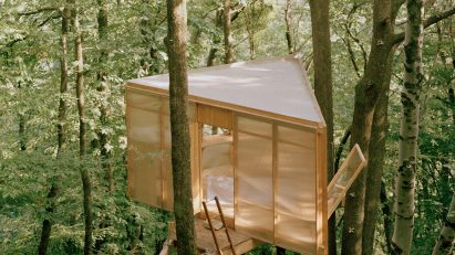 Casetta Tessino treehouse by Olin Petzold