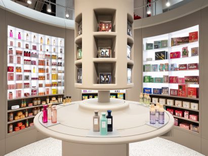 Beauty bar with a central circular display, surrounded by products on shelves