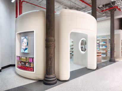 A beige volume shaped to curve around the building's historic cast-iron columns