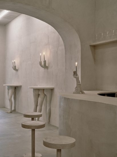 Sculptural tables illuminated by candles