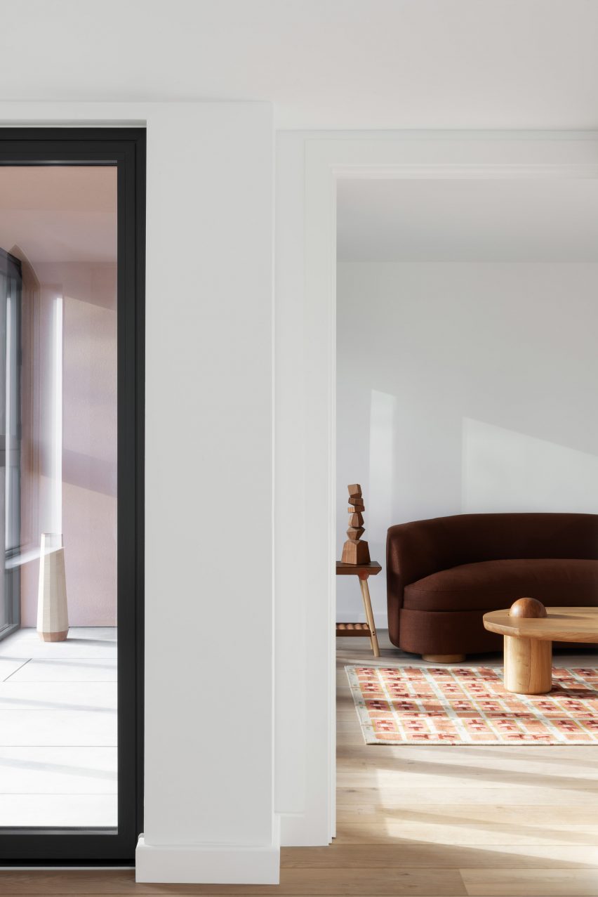 Trace by Bureau de Change