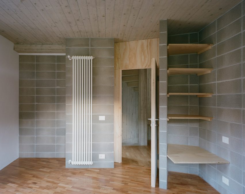 Bedroom in Casa BM by Errant Architetture