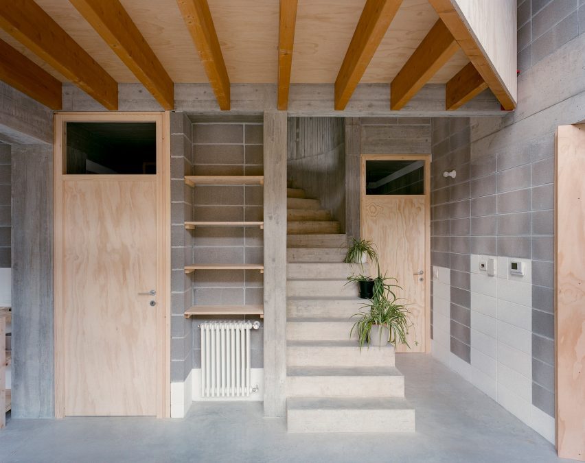 Hallway in Casa BM by Errant Architetture