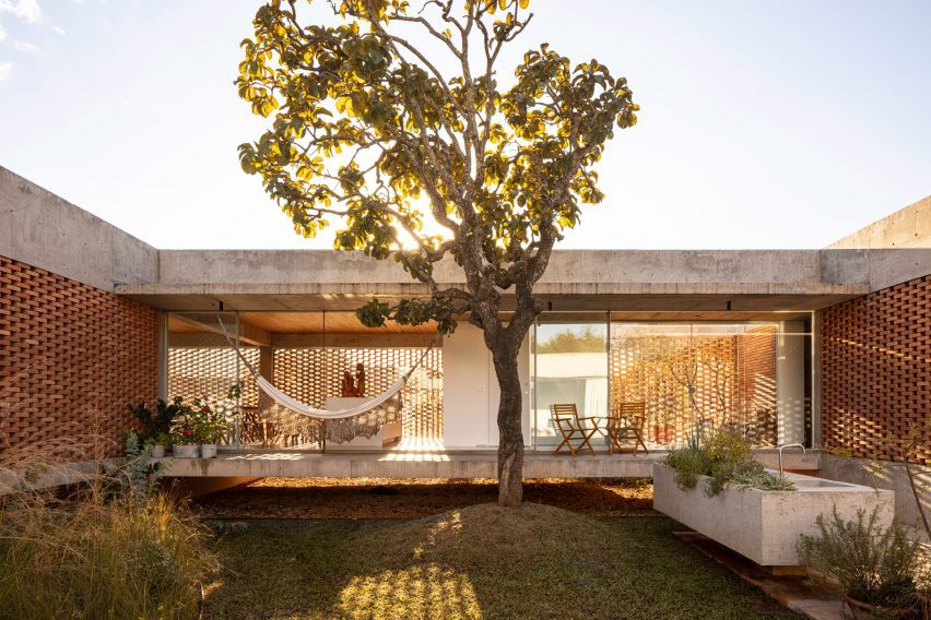 Casa Tupin in Brazil by Bloco Arquitetos