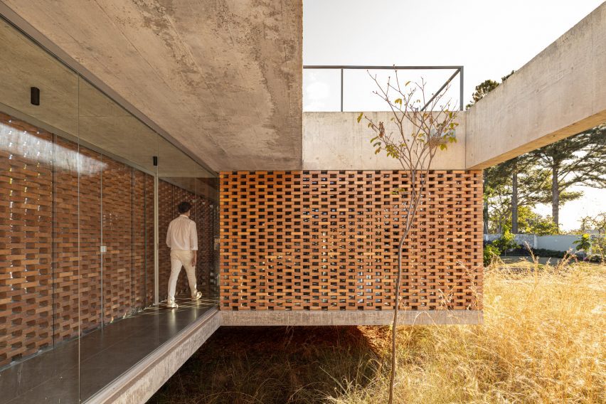 Casa Tupin in Brazil by Bloco Arquitetos