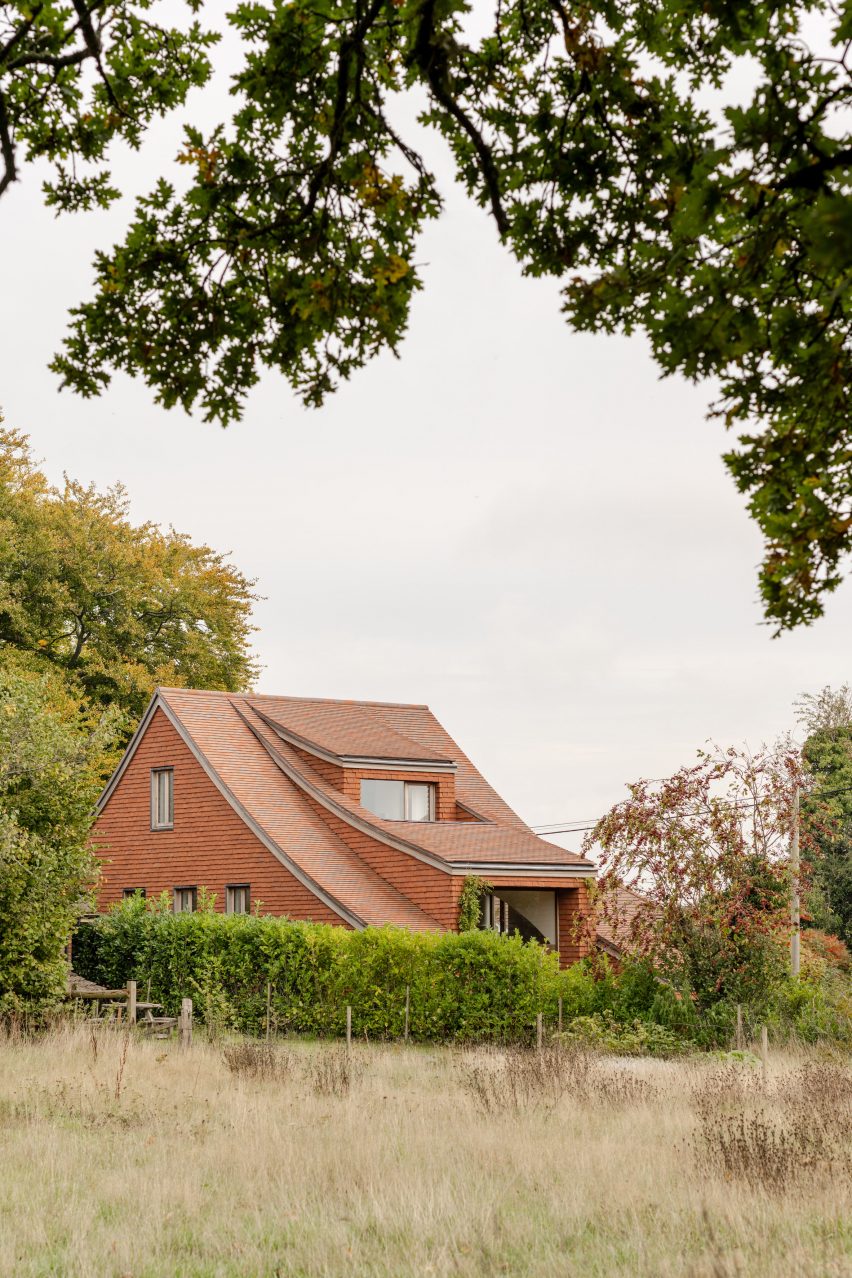 Curved roof of Clay Rise by Templeton Ford