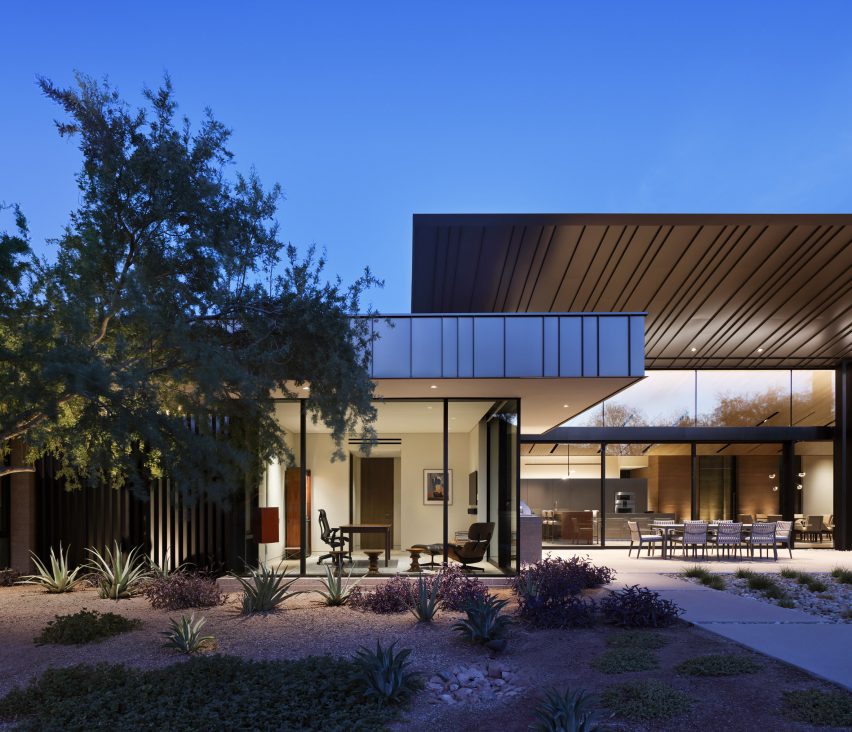 Desert Fairway Residence in Arizona by Kendle Design Collaborative