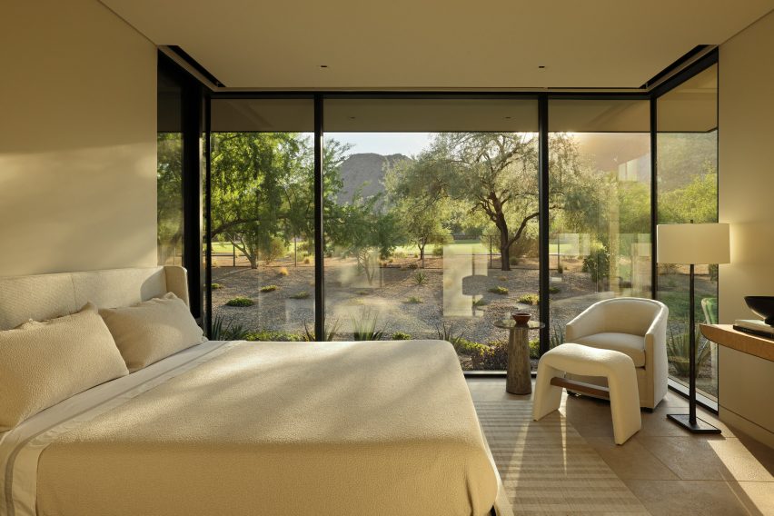 Desert Fairway Residence in Arizona by Kendle Design Collaborative