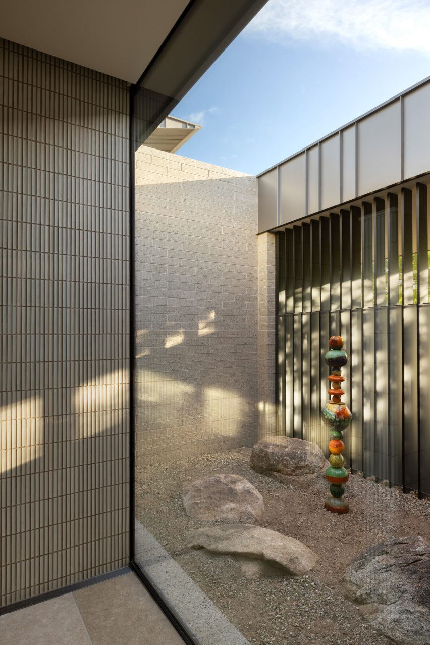 Desert Fairway Residence in Arizona by Kendle Design Collaborative