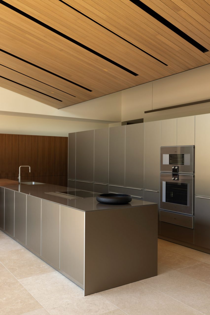 Desert Fairway Residence in Arizona by Kendle Design Collaborative