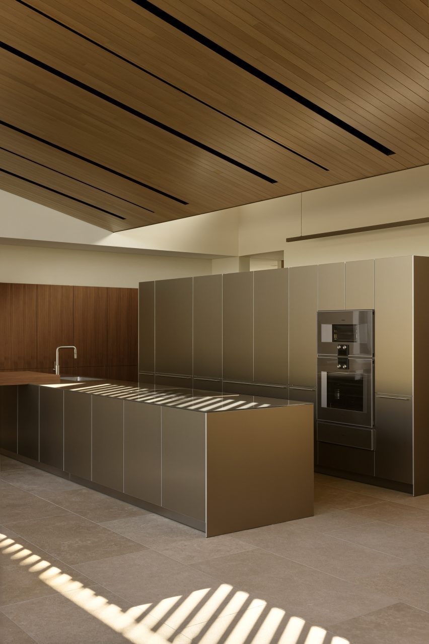 Desert Fairway Residence in Arizona by Kendle Design Collaborative
