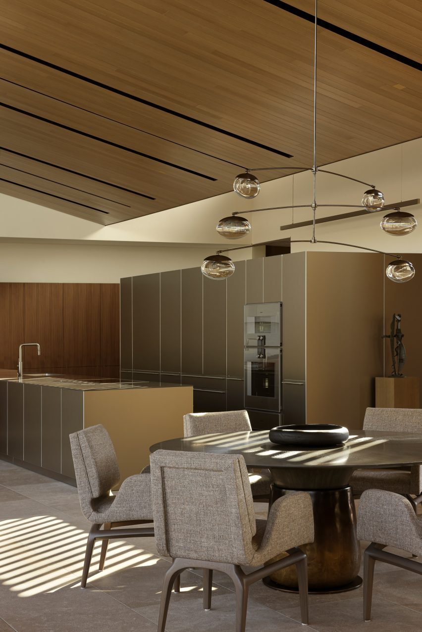 Desert Fairway Residence in Arizona by Kendle Design Collaborative