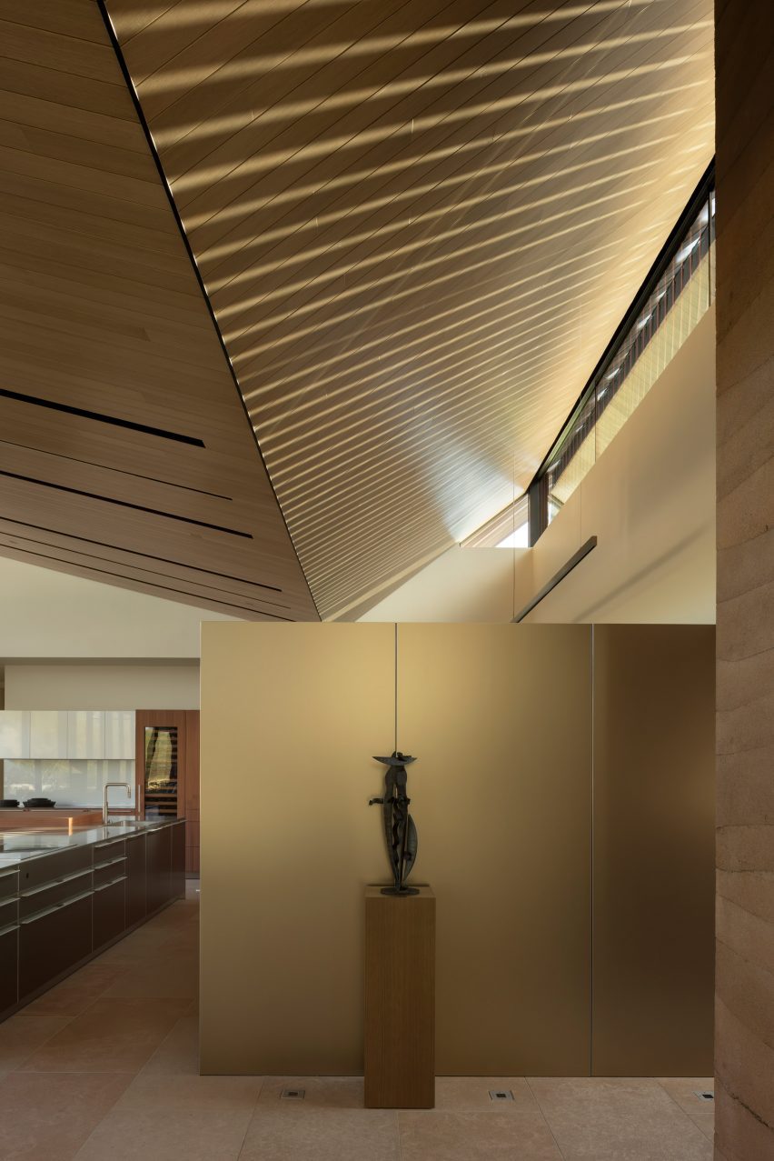 Desert Fairway Residence in Arizona by Kendle Design Collaborative