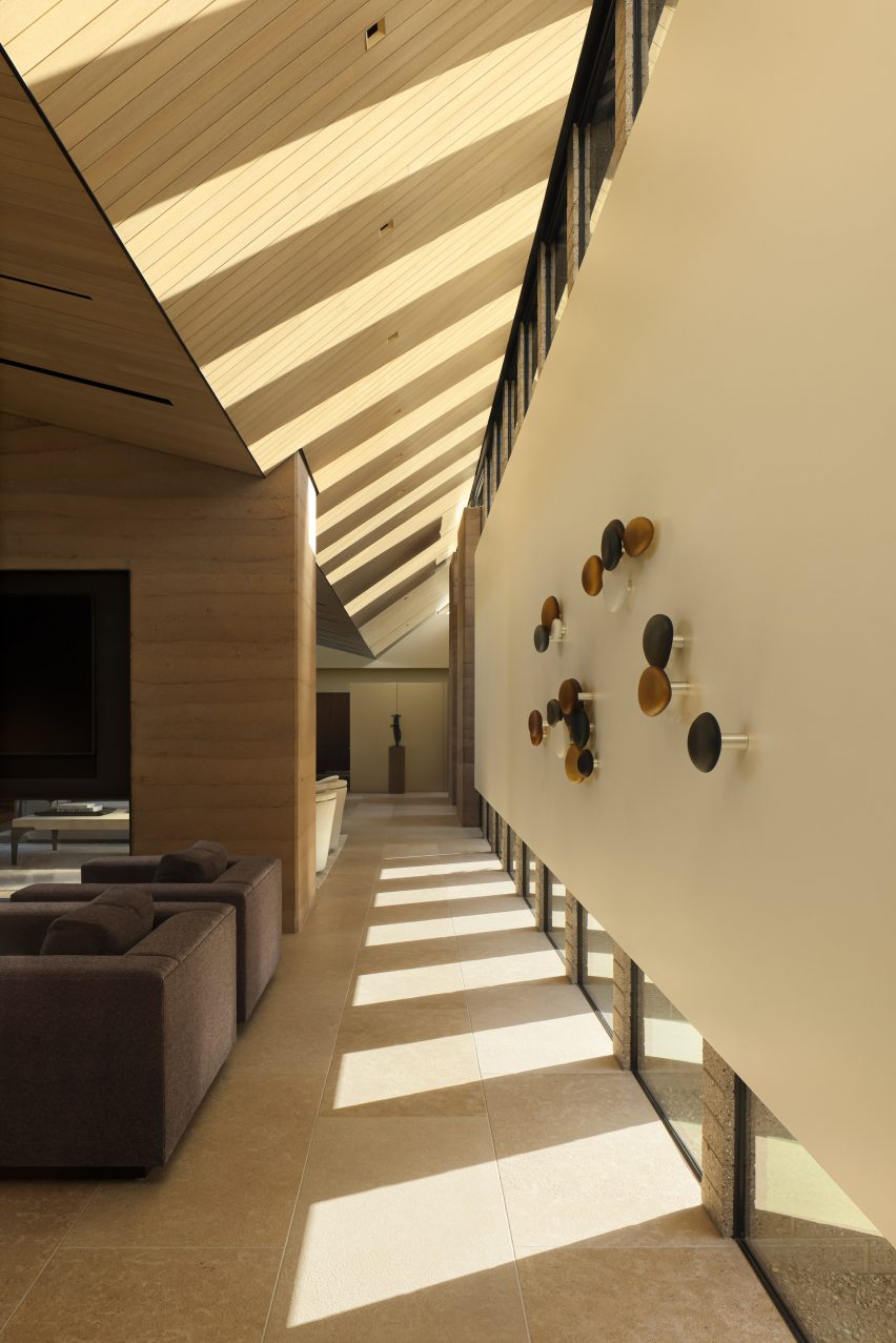 Desert Fairway Residence in Arizona by Kendle Design Collaborative