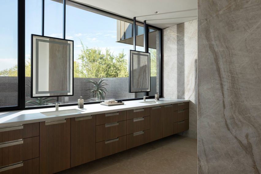 Desert Fairway Residence in Arizona by Kendle Design Collaborative