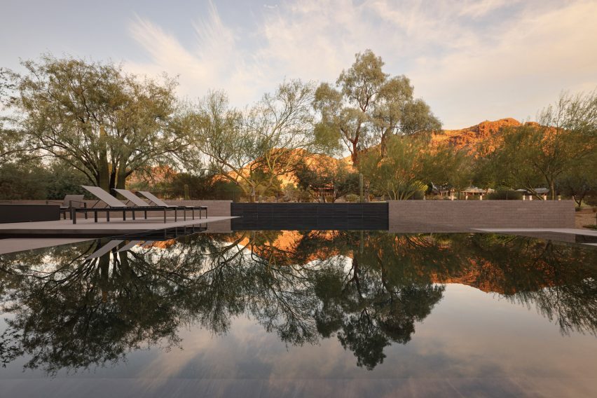Desert Fairway Residence in Arizona by Kendle Design Collaborative