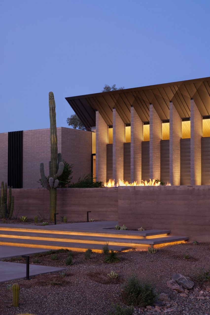 Desert Fairway Residence in Arizona by Kendle Design Collaborative