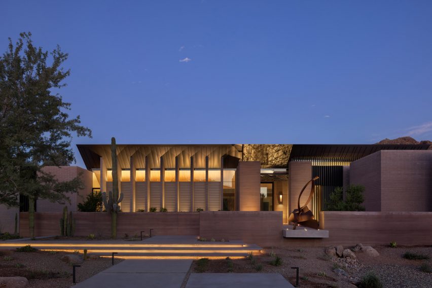 Desert Fairway Residence in Arizona by Kendle Design Collaborative