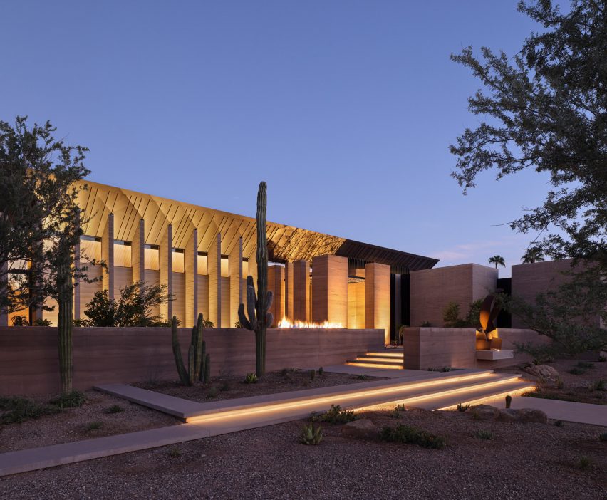 Desert Fairway Residence in Arizona by Kendle Design Collaborative