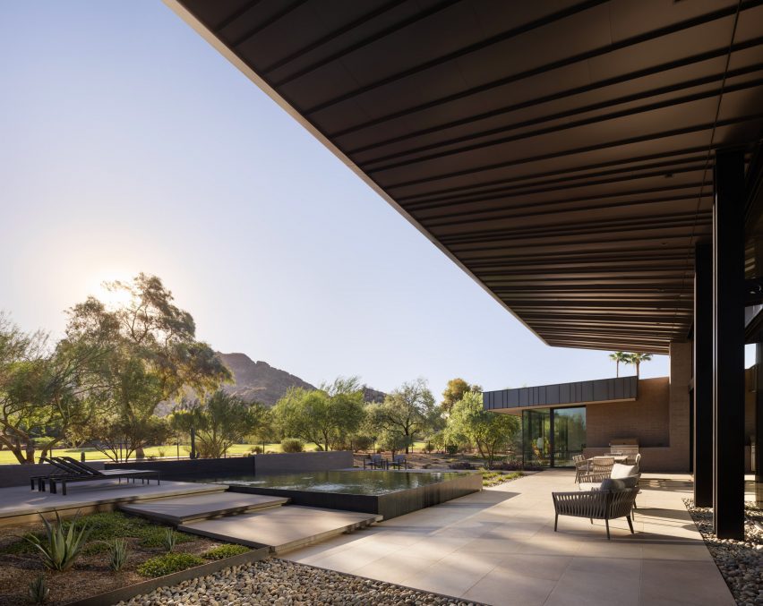 Desert Fairway Residence in Arizona by Kendle Design Collaborative