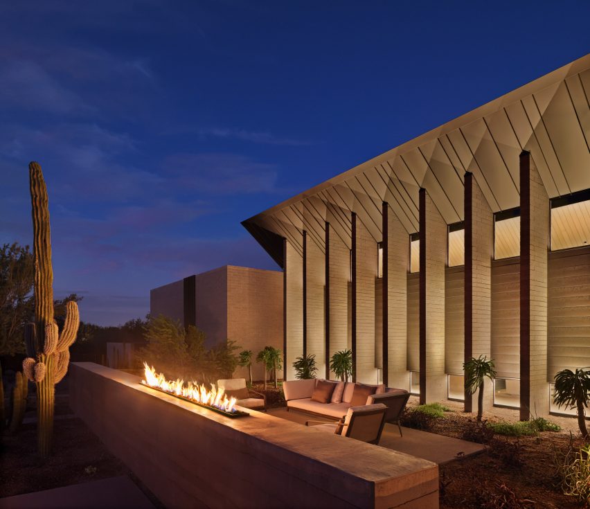 Desert Fairway Residence in Arizona by Kendle Design Collaborative