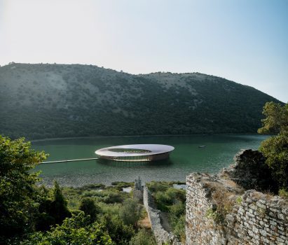 Disc-shaped floating structure on lake
