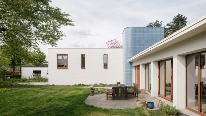Garden area at renovated bungalow by FELT