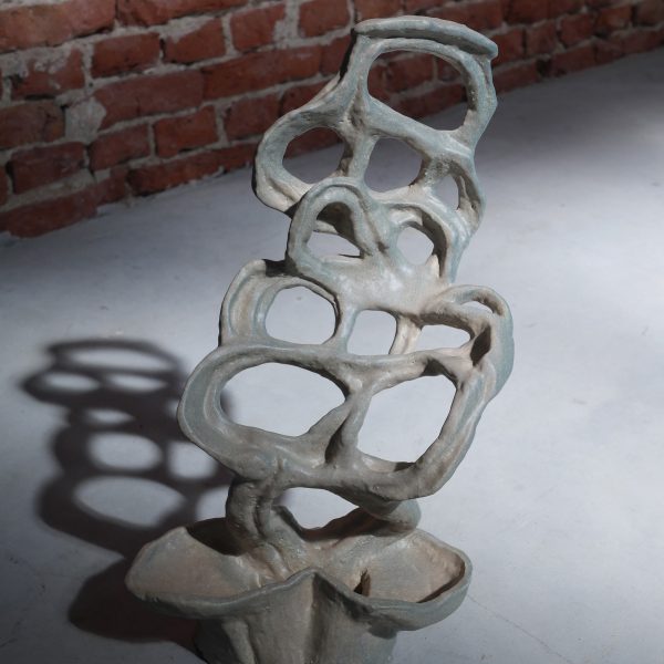 Vera van der Burg puts AI and ceramics into “reflective” feedback loop