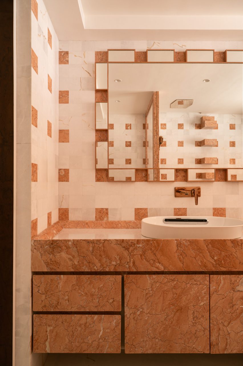 Bathroom in a Mumbai apartment designed by MuseLAB