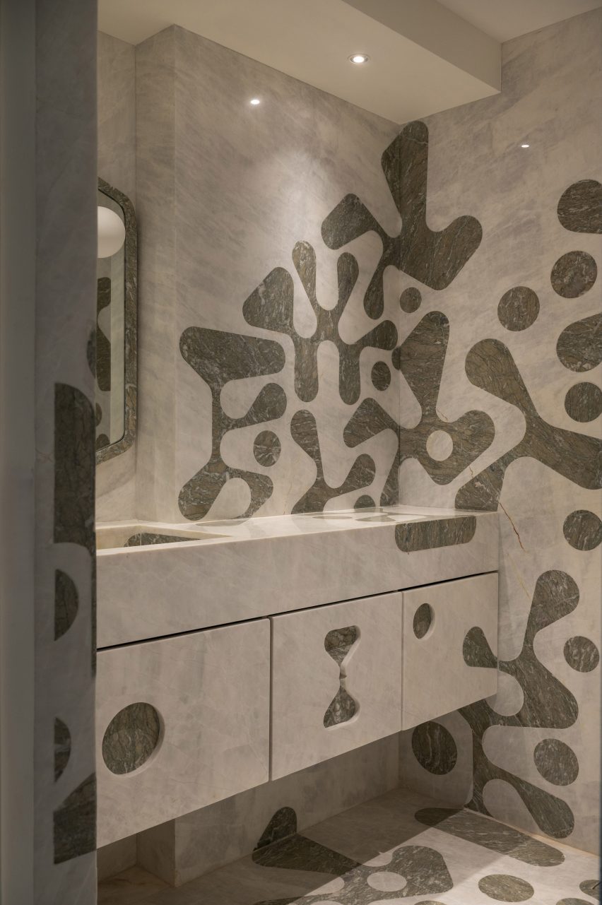 Bathroom in a Mumbai apartment designed by MuseLAB