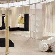 Fashion floor with sculptural details