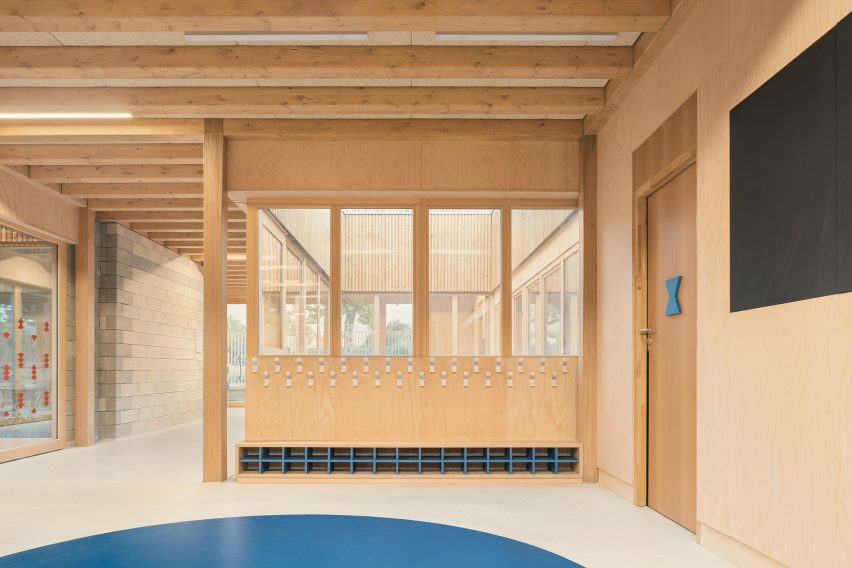 Groupe Scolaire Simone Veil by Le Penhuel & Associés